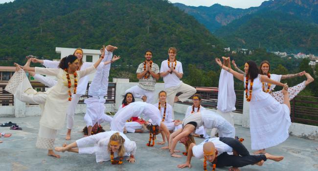 Йога мероприятие 300- Hour Yoga Alliance Certified Yoga Teacher Training in India. Ришикеш
