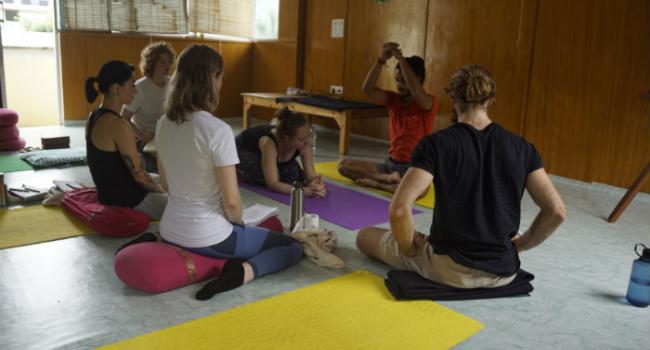 Йога мероприятие  Affordable 200 Hour Yoga Teacher Training Scholarships in Rishikesh India Ришикеш