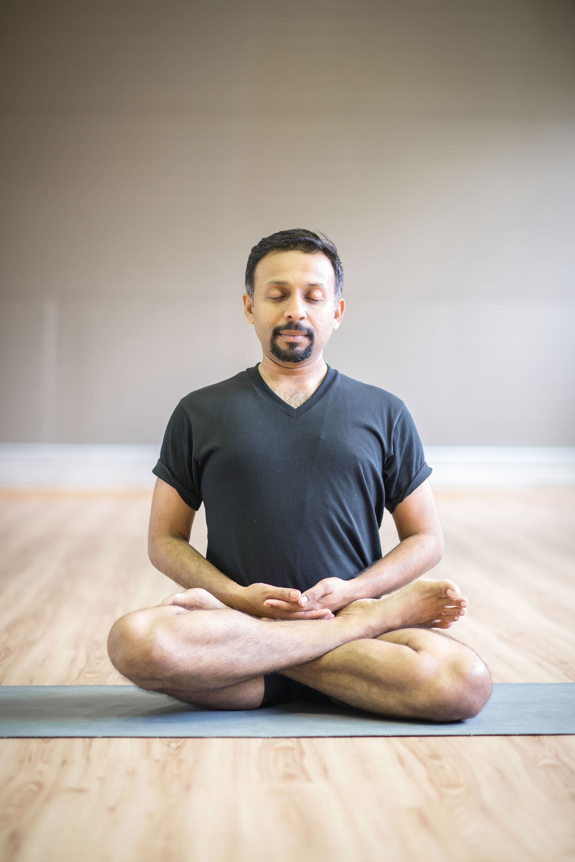 Парвин Наир инструктор йоги Айенгара Малайзия и Индия Ришикеш