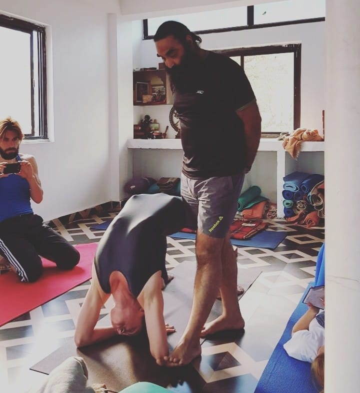 Surinder Singh teaching yoga in Rishikesh India Swasti Yoga ttc School
