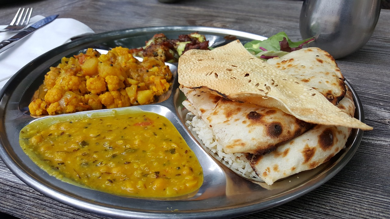 Indian food thali what to eat in Rishikesh