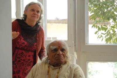 Уша Деви преподаватель Айенгар йоги в Ришикеш Индия