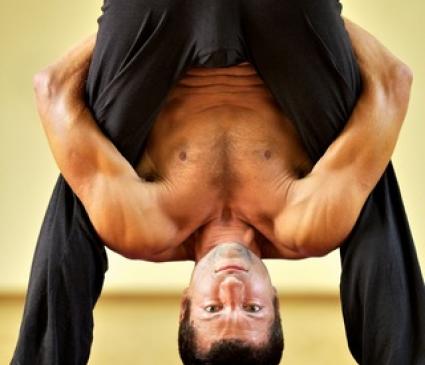 Олег Дяченко инструктор йоги в Киеве реабилитация спины