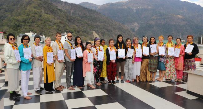 Йога мероприятие 200 Hour Yoga Teacher Training in Rishikesh - Hari Om Yoga Vidya School Ришикеш