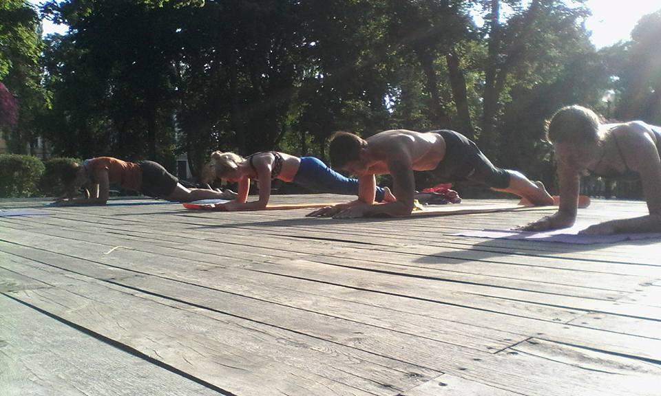 Yoga in park in Kiev, Kyiv yoga teachers